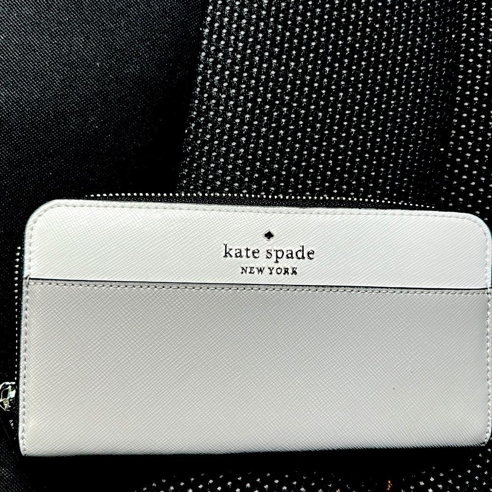 New Kate Spade Zip Wallet